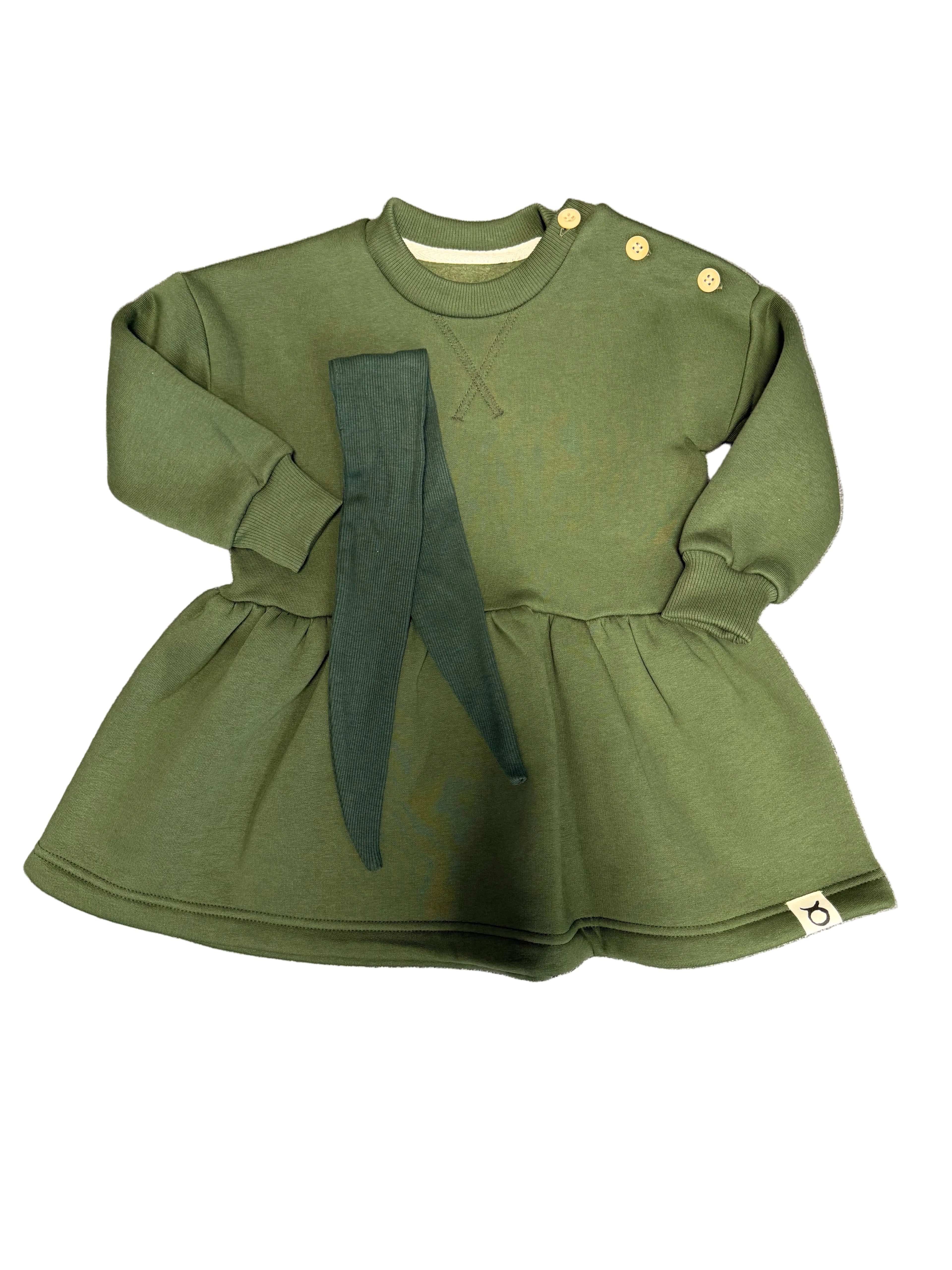 Jurk groen met bijpassende sjaal/haarband.